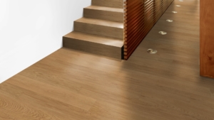 Laudparkett comfort plank tamm natural trepp